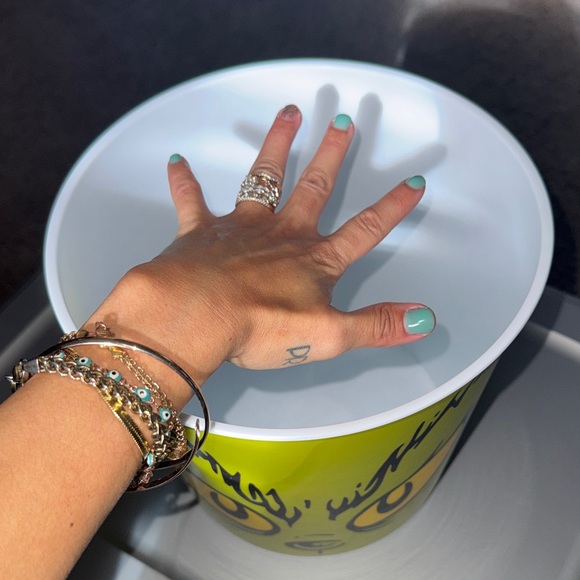 Grinch Face Bucket - Picture 5 of 5